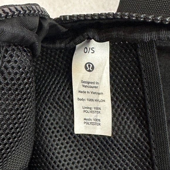 Lululemon Everywhere Belt Bag Crossbody Strap Extended 1L Black - Picture 8 of 11